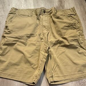 American Eagle Outfitters Men's Khaki Cargo Shorts